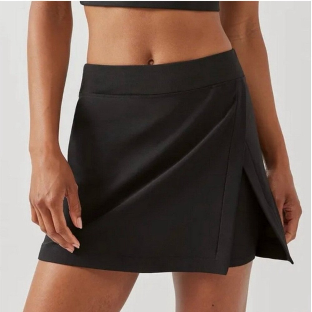 OUTDOOR VOICES Court Active Mini Skort with Pocket in Black. Size XS